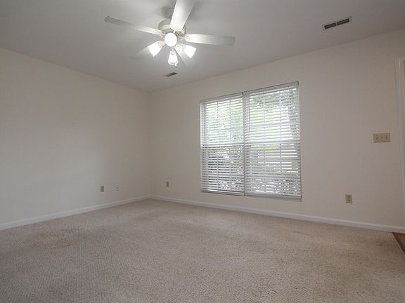 4th image of 113 Waterbury Ct