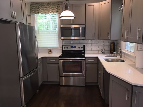 subway tile, quartz counters