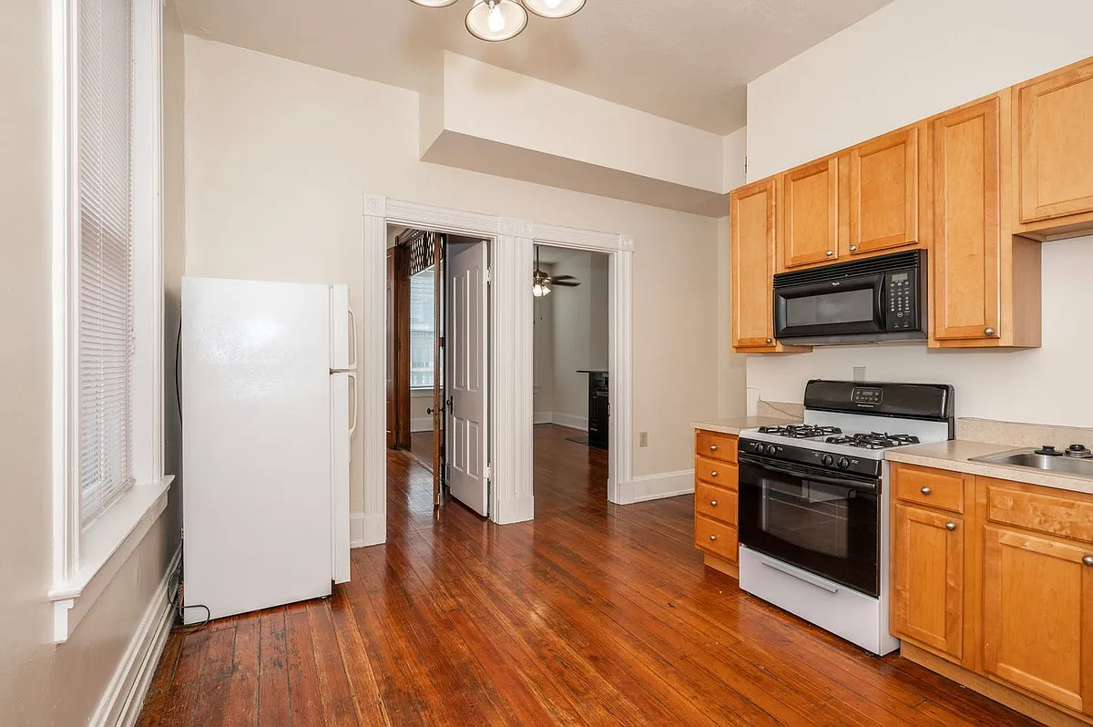 Building Photo - 213 E University Ave #B1