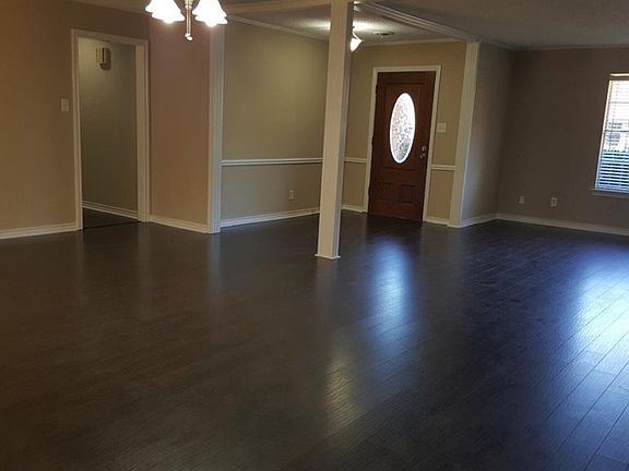 3rd image of 1807 Holm Oak St