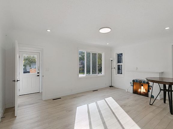 3rd image of 11914 124th St NW