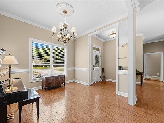 4th image of 211 Laurel Landing Blvd