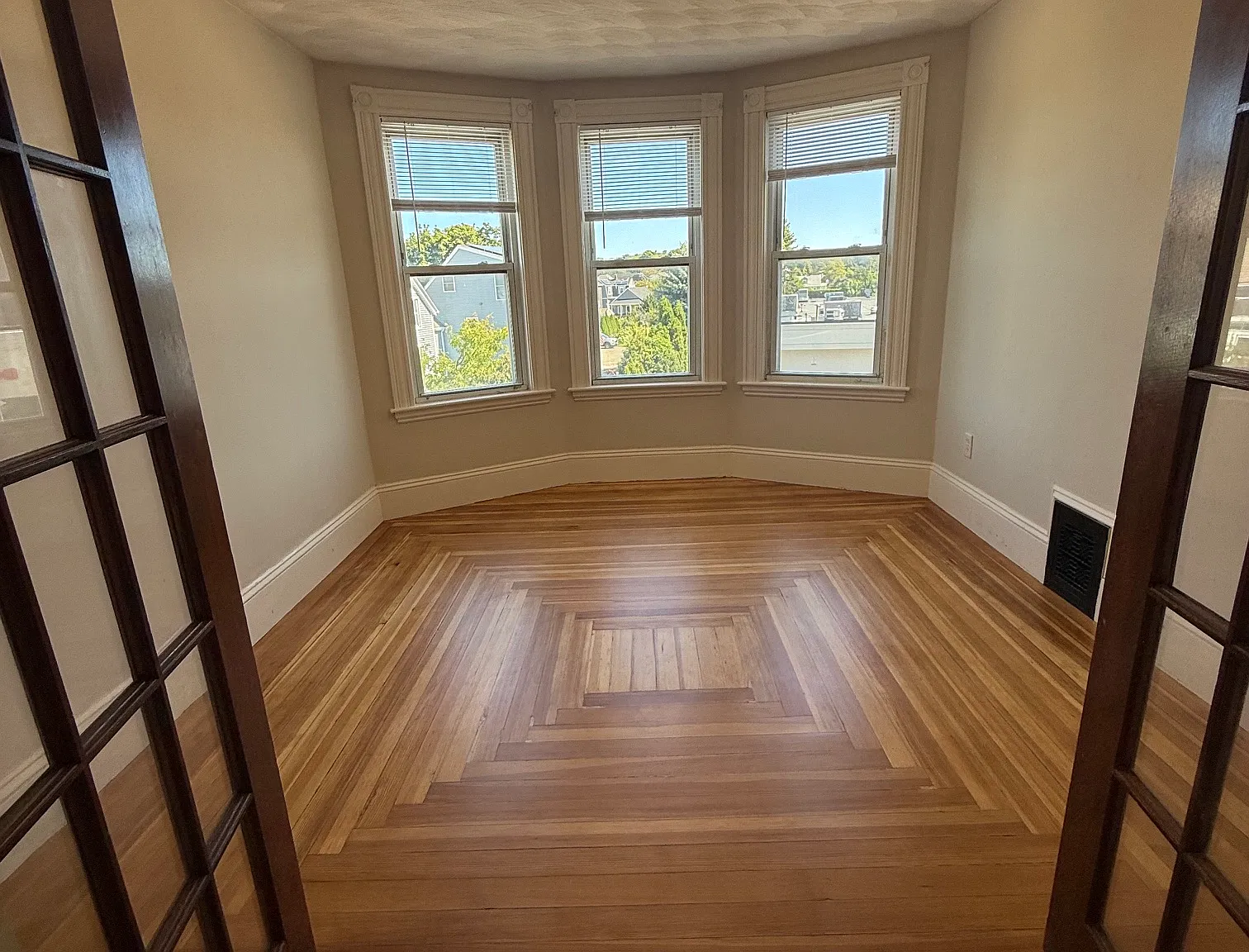1 bed, 700 sqft, $2,100 — Photo 2