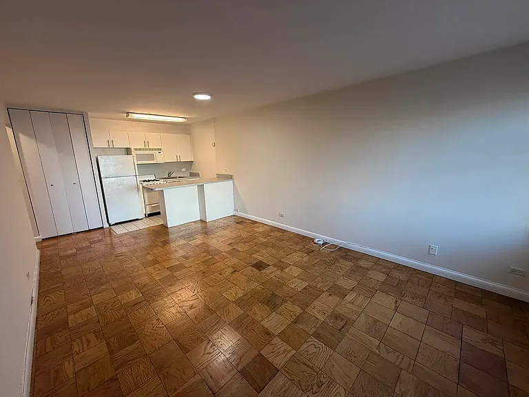1470 1st Ave #8H — Photo 2