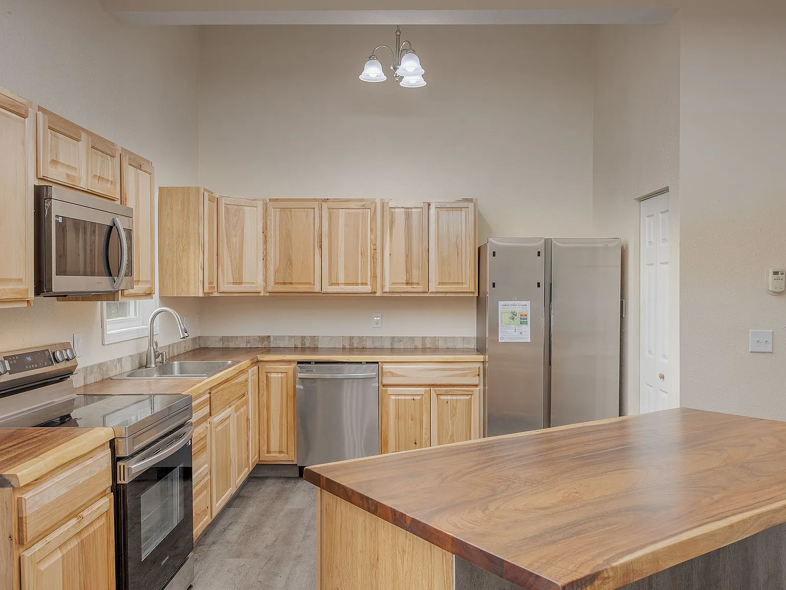 1516 Buttercup Street — Photo 3