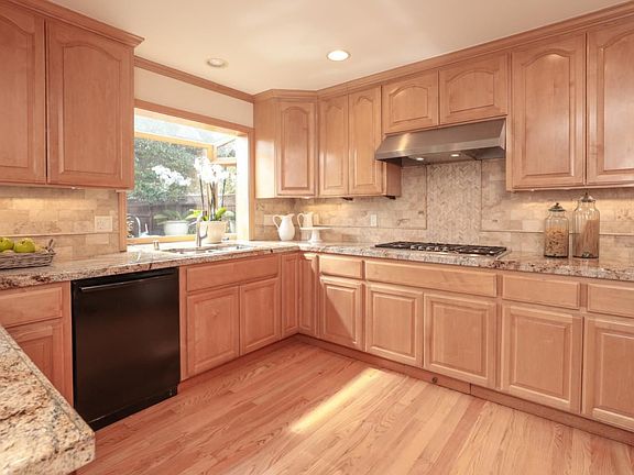 5th image of 2950 South Ct