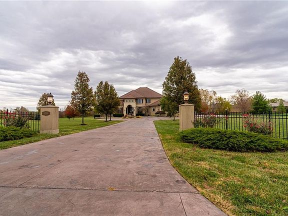 2nd image of 10001 S Stonehaus Dr