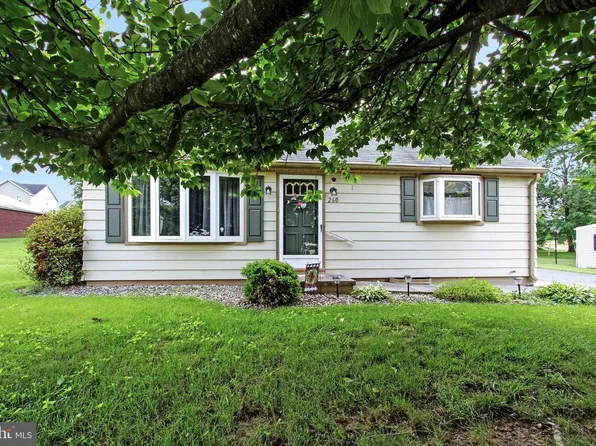 260 Clover Ln, Hanover, PA 17331