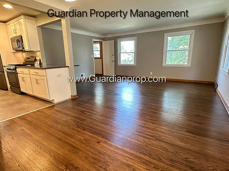 4402 Zenith Ave S — Photo 2