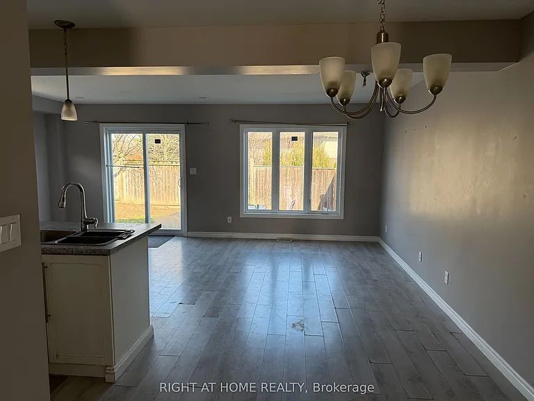 133 Templewood Dr — Photo 2