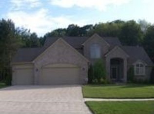232 Summer Shade Dr, Howell, MI