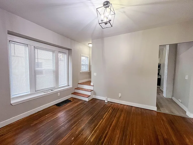 154-156 Leighton Ave — Photo 15