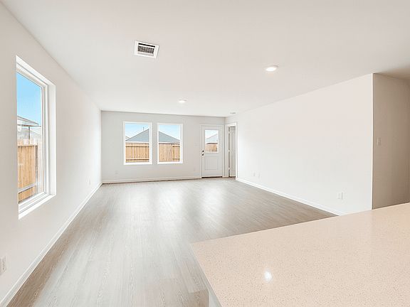 4th image of 1516 Sunset Ridge Dr