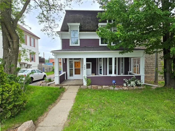 666 King Ave, Bathurst, NB E2A 1R1