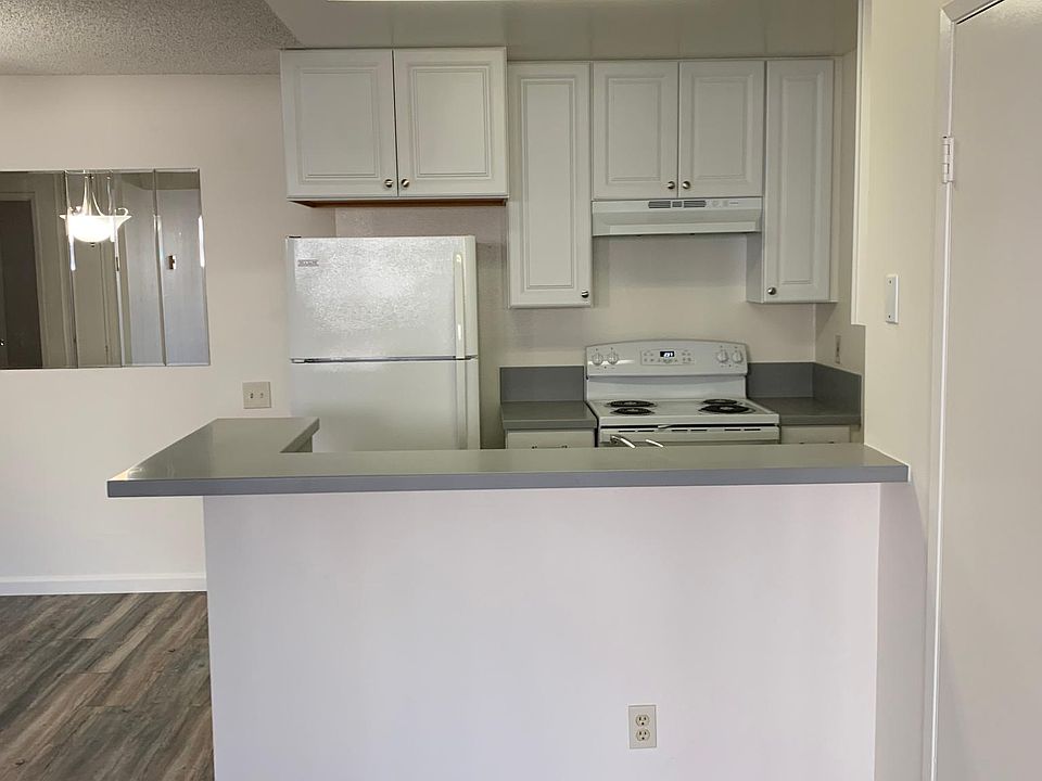 1st image of 3549 Castle Glen Dr Unit 123