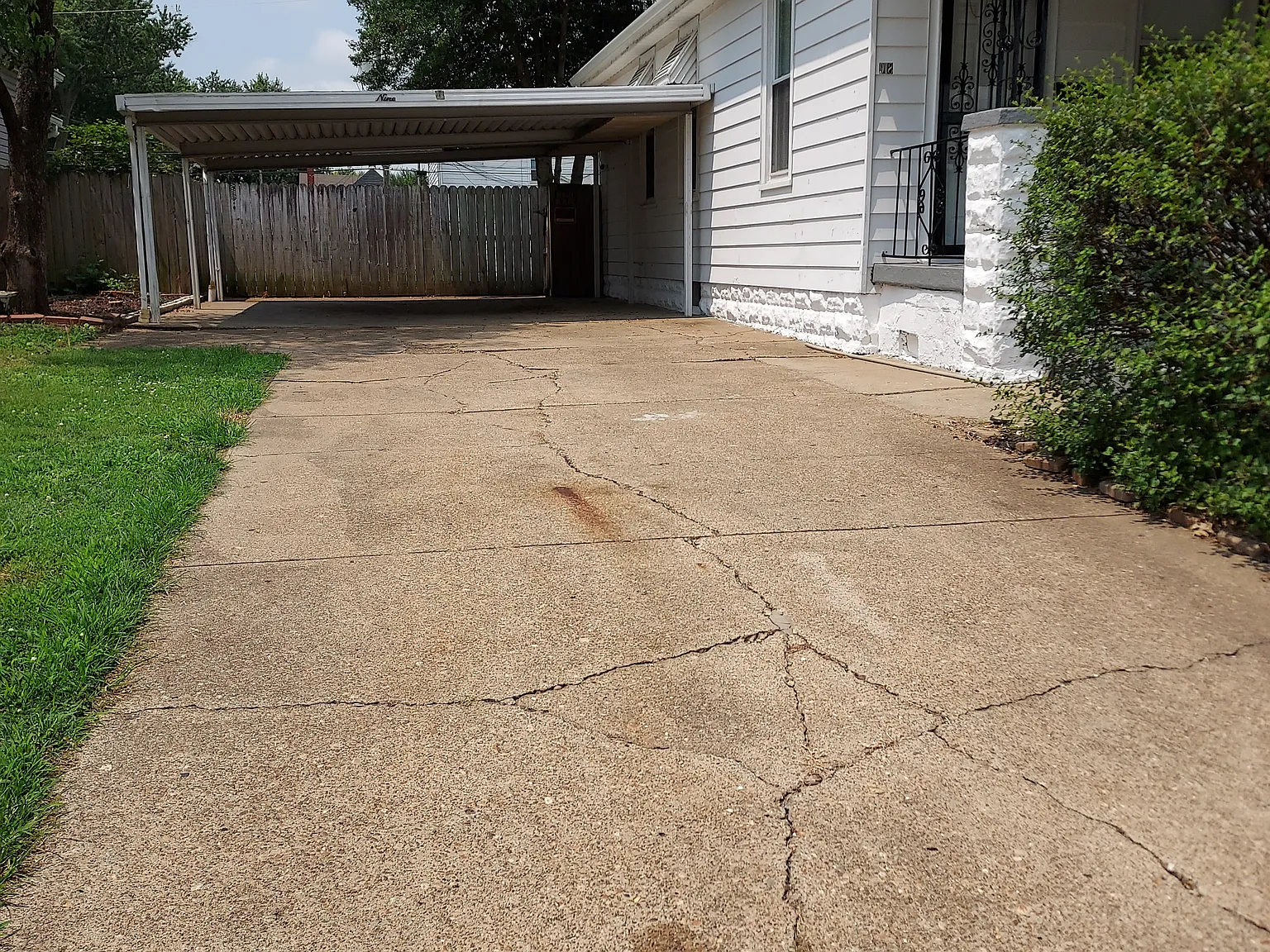 2 bed, 1.5 bath, 1584 sqft, $1,200 — Photo 2
