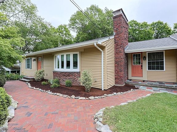 2nd image of 134 W Bacon St