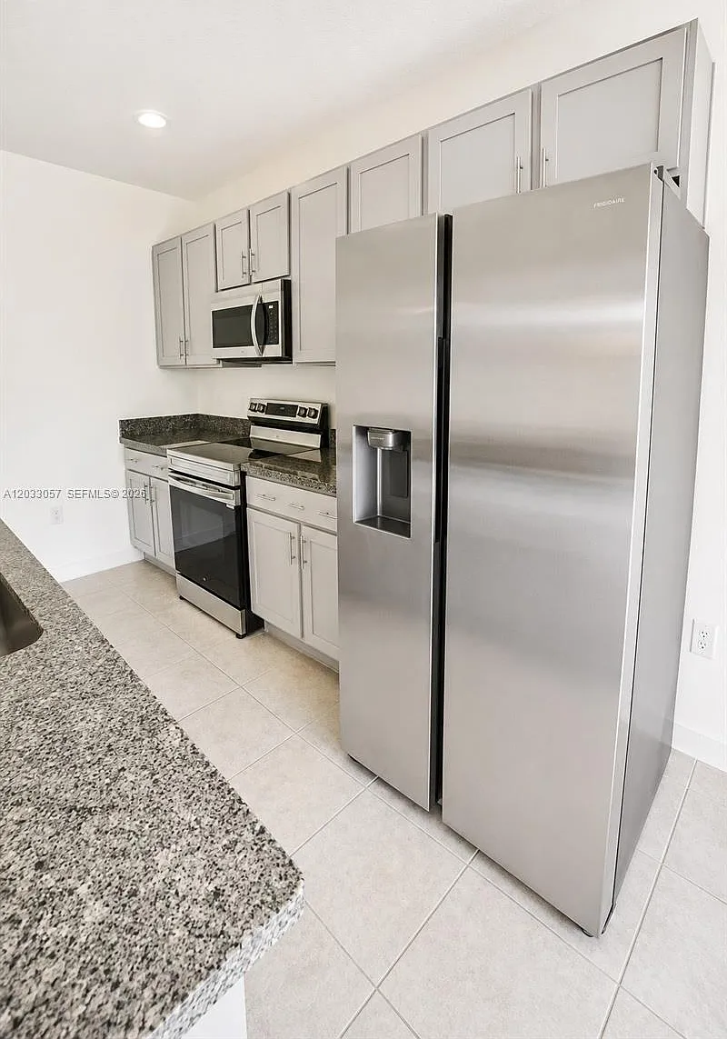 4 bed, 2.0 bath, 1845 sqft, $2,150 — Photo 4