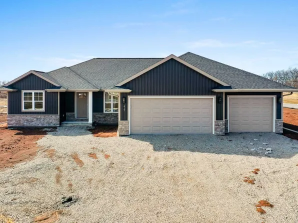 417 Lansdowne St, De Pere, WI 54115