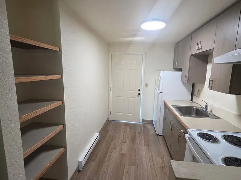 3469 S 152nd St — Photo 15