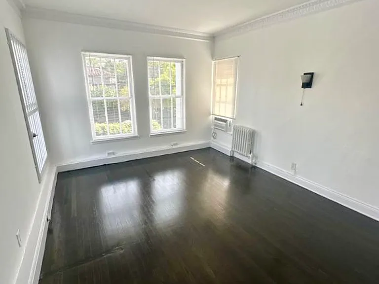 100 N Sycamore Ave #42 — Photo 13