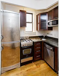 332 East 71st Street in Lenox Hill