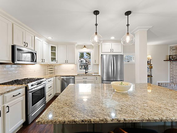 5th image of 303 Weston St