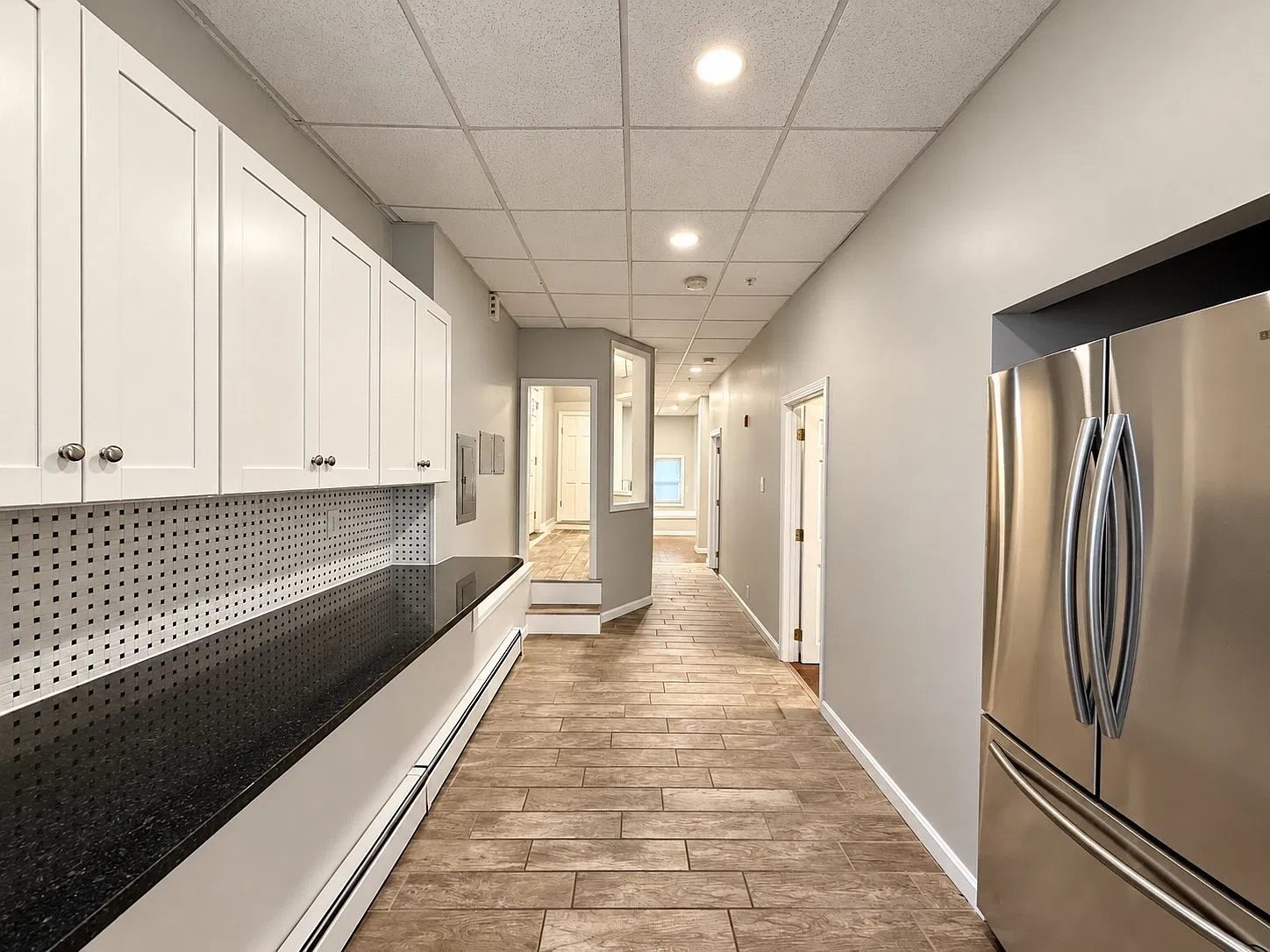 2 bed, 1.0 bath, 1200 sqft, $1,999 — Photo 2