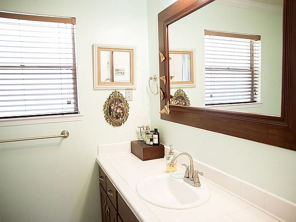 2nd image of 525 Blanton Pl