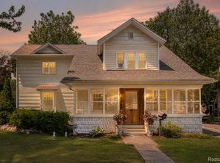 904 N Michigan Ave, Howell, MI 48843