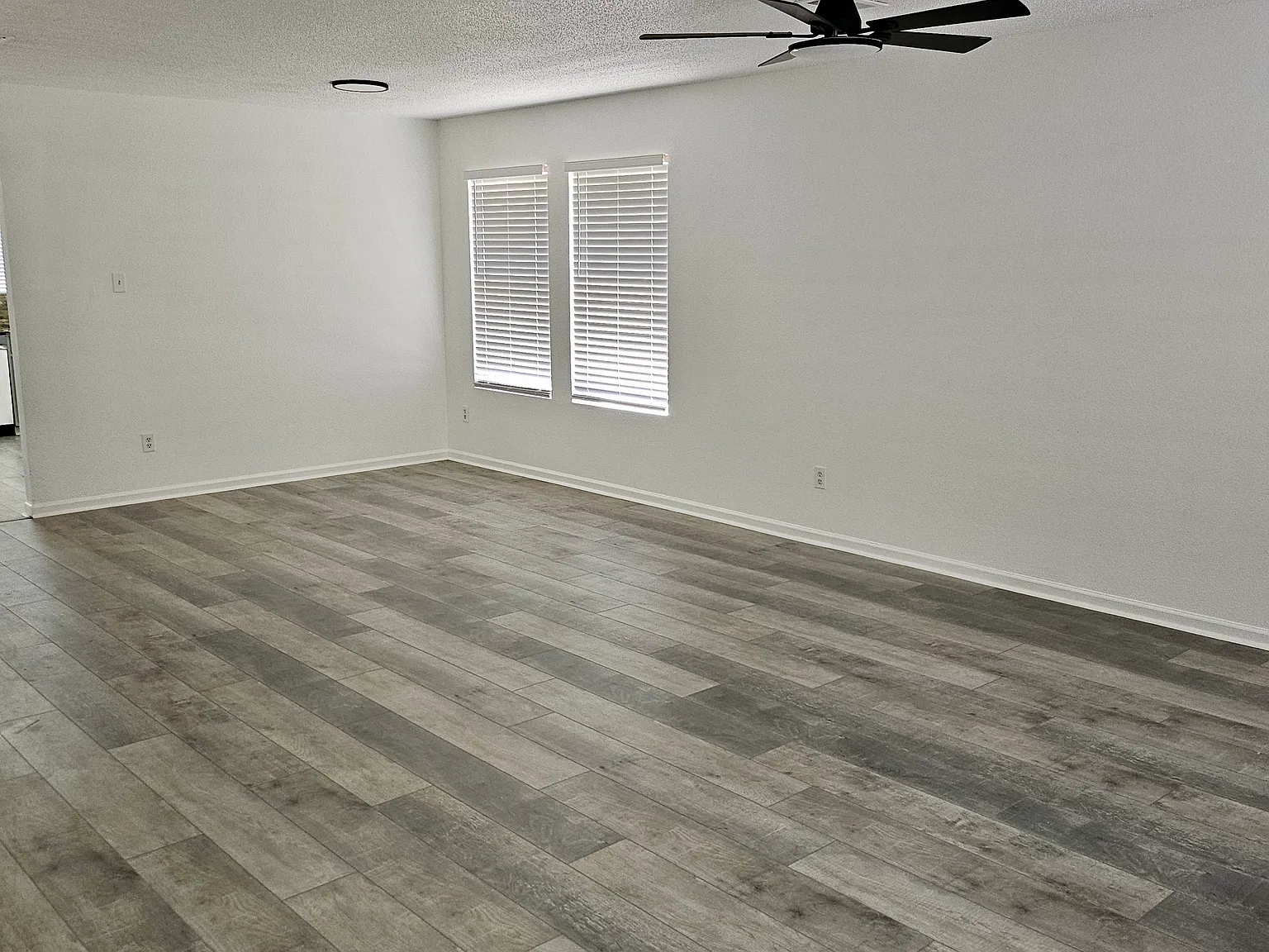 3 bed, 1892 sqft, $2,050 — Photo 2
