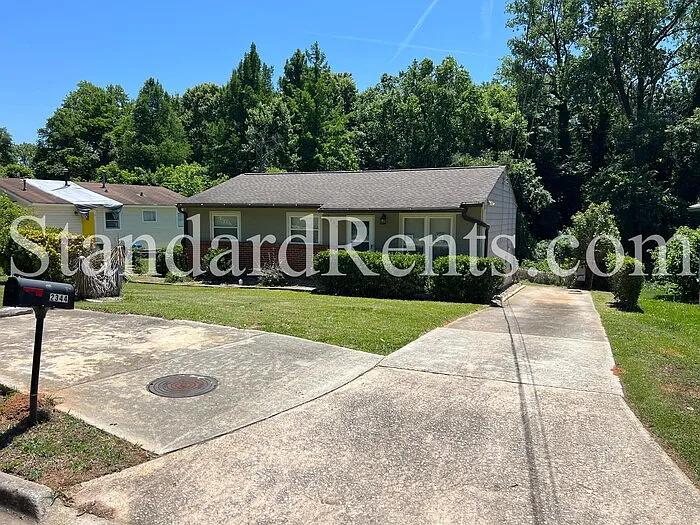 3 bed, 1.0 bath, $1,465 — Photo 2