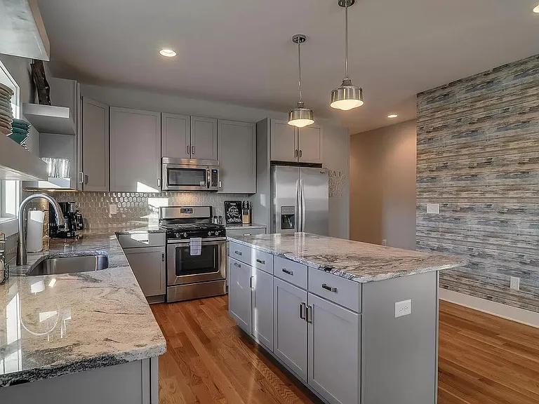 1411B Arthur Ave — Photo 24