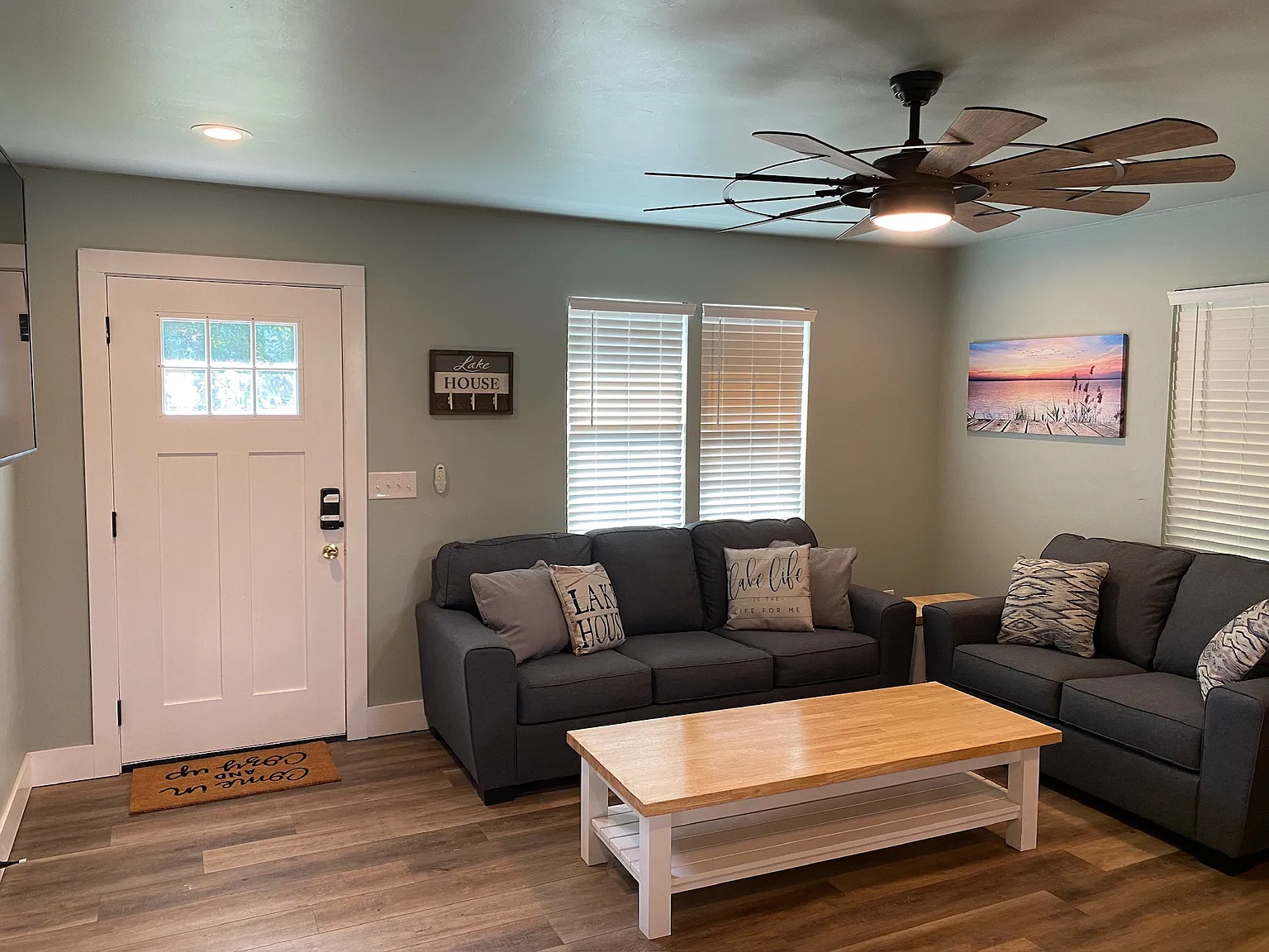 2 bed, 720 sqft, $2,500 — Photo 2