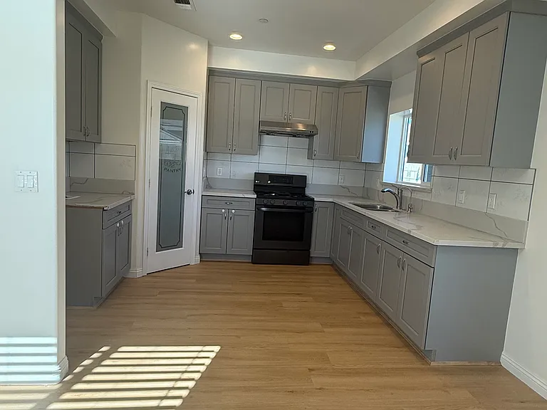 3242 Charlotte Ave — Photo 5