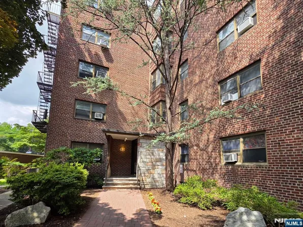 411 Park Pl APT 4D, Fort Lee, NJ 07024