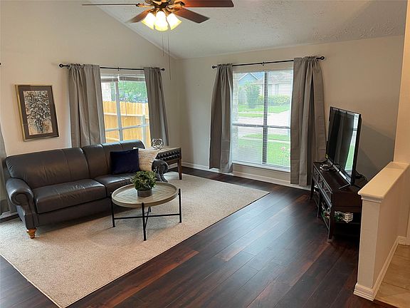 5th image of 2024 Hickory Glen Dr