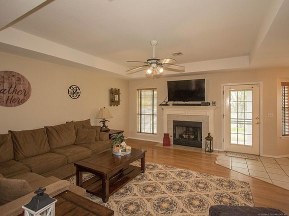 3rd image of 14770 S Moccasin Pl