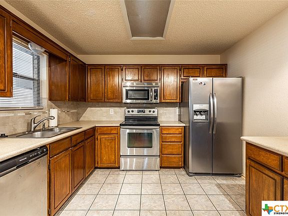 5th image of 210 W Hogan Dr