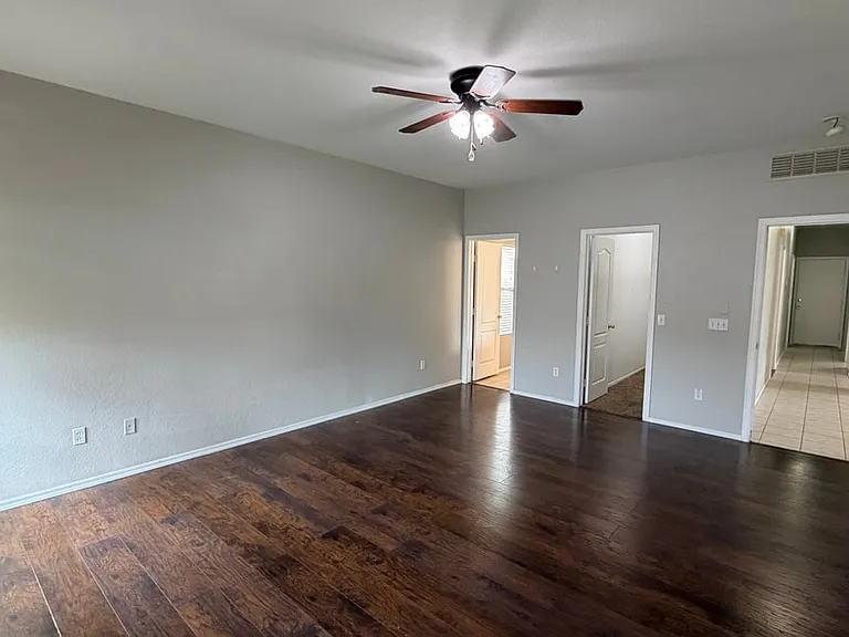 689 E Springfield Pl — Photo 10