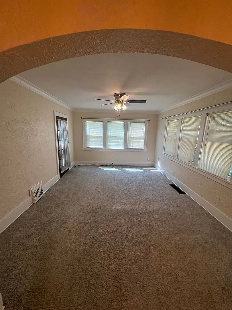Charming 3-Bedroom Home in Peoria Pets Welcome! — Photo 4