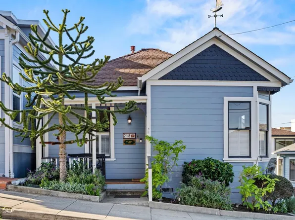 218 14th St, Pacific Grove, CA 93950