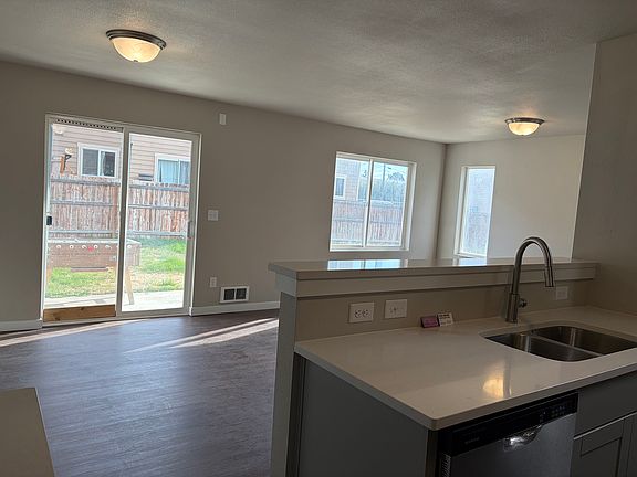 3rd image of 2110 N Yellowstone St #B