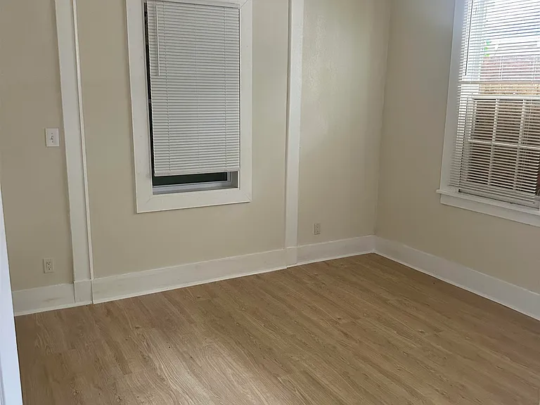1683 Walker Ave — Photo 17