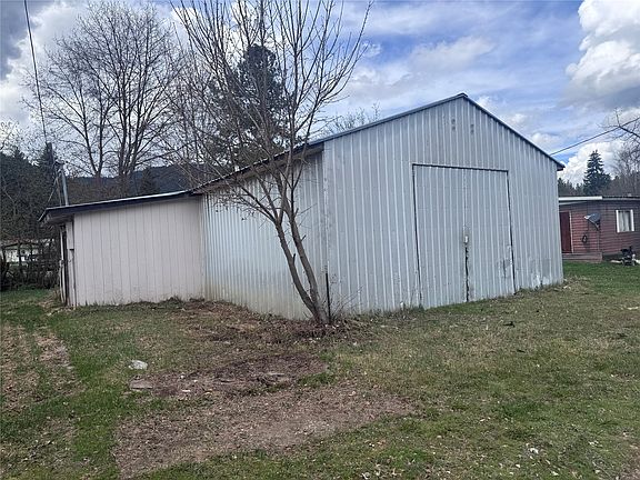 2nd image of 124 Rustic Ave