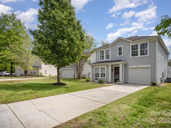 1911 Almond Hills Dr, Charlotte, NC 28262