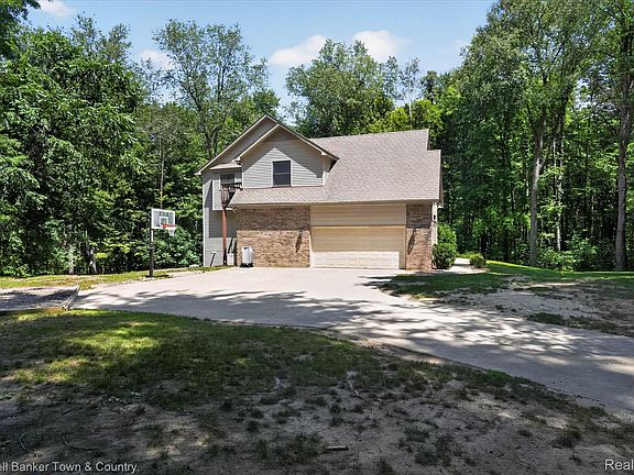 5th image of 3217 Pineview Trl