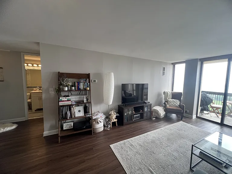 1660 N La Salle Dr #2405 — Photo 7