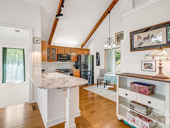 5th image of 133 Club House Dr #4B