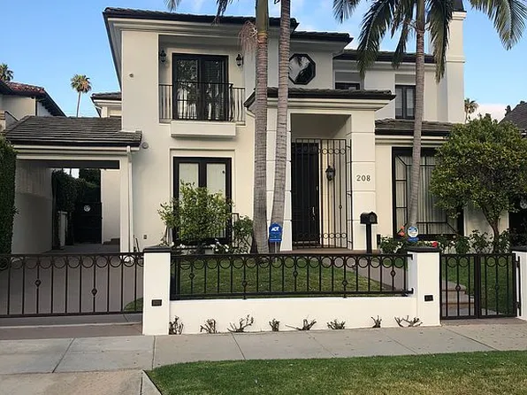 208 N Oakhurst Dr, Beverly Hills, CA 90210